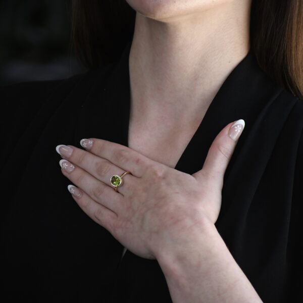 14K Yellow Gold Peridot and Diamond Ring - Image 7