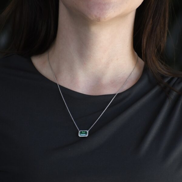 18K White Gold Emerald and Diamond Pendant - Image 5