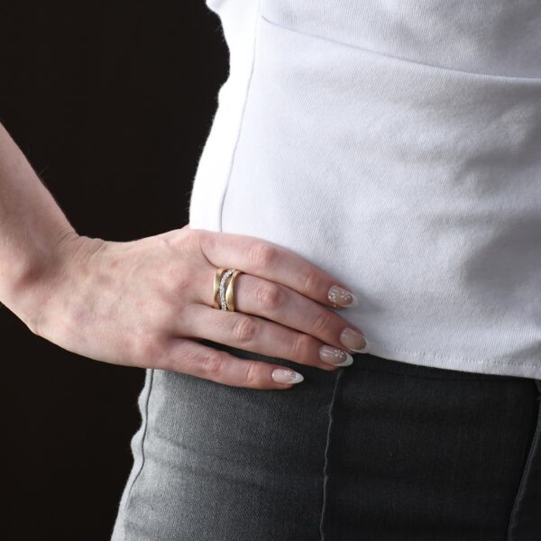 14K Two-Tone Gold and Diamond Ring - Image 3